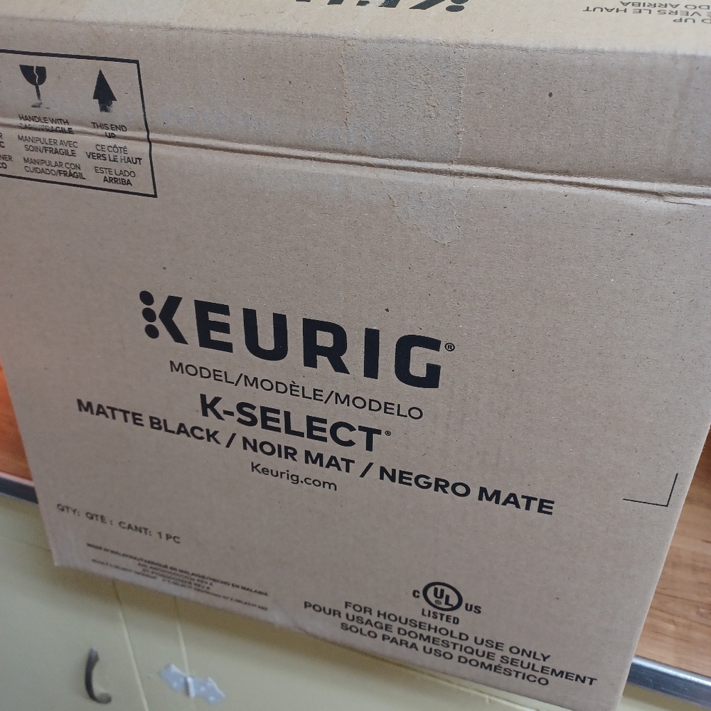 KEURIG coffee maker with carafe and K-pod double feature(Last one) - Picture 9 of 9